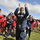 Pablo Ayuso festeja el título liguero a la conclusión del partido anteel Eibar el pasado domingo.-VALENTÍN GUISANDE