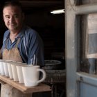 Alfonso Almazán, con algunos de sus trabajos.-HDS