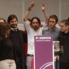 Pablo Iglesias y su equipo, en la asamblea celebrada en Madrid en la que ha sido proclamado secretario general de Podemos.-Foto: AGUSTÍN CATALÁN