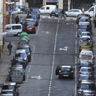 Imagen de la calle Rota de Calatañazor, lugar donde se produjo la ‘barrilada’ del sábado. / VALENTÍN GUISANDE-