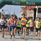 Momento de la salida de la categoría absoluta en la décima edición de la Carrera Popular de Golmayo celebrada en la mañana de ayer.-Valentín Guisande