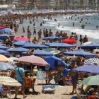 Vista de la playa de Levante de Benidorm, repleta pese a tratarse de mediados del pasado mes de junio.-EFE / MORELL