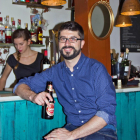 Ricardo Nafría disfruta de una cerveza sin gluten.-H. D. S.