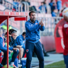 Iñaki Bea da indicaciones en el partido de hace dos jornadas ante el Castellón. GONZALO MONTESEGURO