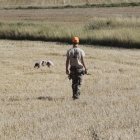 Uno de los cientos de cazadores sorianos que ayer salieron a los campos en la apertura de la media veda.-Luis Ángel Tejedor