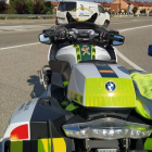 Moto de la Guardia Civil en la carretera.-HDS