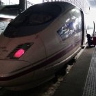 Un AVE en la Estación de Atocha de Madrid.-