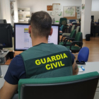 Guardia civil en la Comandancia de Soria.