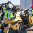 Bomberos de la Diputación en un accidente de tráfico.