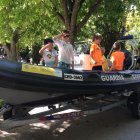 Los más pequeños disfrutaron subiéndose en los vehículos y la barca de la Guardia Civil expuestos.