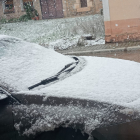 Nieve sobre un coche en Duruelo de la Sierra.