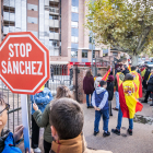 Concentración de Vox frente a la sede del PSOE de Soria.