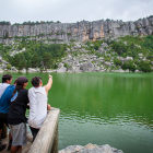 Imagen de turistas en la Laguna Negra.