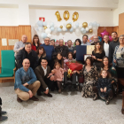 Pilar Villar celebra su centenario junto a sus allegados.