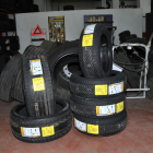 'Bodegón' de neumáticos en un taller de Soria.