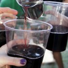 Jóvenes de botellón en una imagen de archivo.