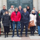 Representantes del Ayuntamiento y el Ministerio en la puerta del edificio del Banco de España. HDS