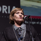 La directora del Museo Numantino, Marián Arlegui, recoge el premio en el Campus Universitario de Segovia.