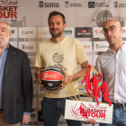 Oscar Castañeda, Manu Salvador y Álex Calvo durante la presentación del Torneo 3x3 Street Basket Tour que se celebrará en Soria el próximo día 18 de mayo.