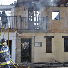 Bomberos de la provincia en un incendio.