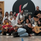 Guitarras en la escuela Enclave Musical de la JOSS.