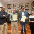 Asistentes a la firma al convenio entre Diputación y Asohtur.