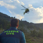 Evacuación de la mujer accidentada en la Laguna Helada, en Covaleda.