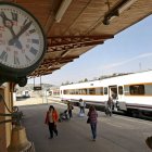 El servicio de enlace al AVE desde Soria sale de la estación de trenes.
