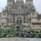 Los peregrinos sorianos ante la catedral de Santiago.