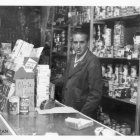 Tienda Ultramarinos Manuel Ruiz en la Plaza Ramón Benido Aceña (Plaza de Herradores) en 1950