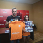 El concejal de Deportes, Manu Salvador, junto a a Raquel Rioja, una de las organizadoras del Torneo.