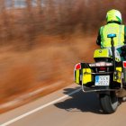 Un agente de la Guardia Civil durante una patrulla en carretera.