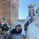 La Virgen del Carmen, junto al campanario de la iglesia de La Muedra.