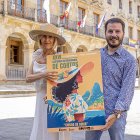 Eder García y Yolanda Benito, con el cartel ganador. MARIO TEJEDOR