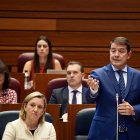 El presidente Alfonso Fernández Mañueco durante una intervención en el Pleno.