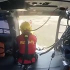 El helicóptero de rescate de la Junta con dos rescatadores, uno de ellos enfermero, han evacuado a una mujer lesionada en los molinos del Alhama, dentro del término municipal de Magaña (Soria). La zona no era accesible para los vehículos terrestres. La víctima, una mujer de 66 años, ha sido estabilizada con una férula en la pierna antes de ser izada al helicóptero. La aeronave ha aterrizado en Garray, donde una ambulancia ha recogido a la herida para trasladarla al hospital de Soria. También ha intervenido la Guardia Civil.