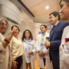 El presidente de la Junta participa en el acto de celebración del primer aniversario de la Unidad Satélite de Radioterapia de Ávila.