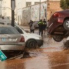 Estado en la que han quedado varios coches en Valencia tras el paso de la DANA.