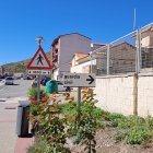 A la izquierda, el cuartel de la Guardia Civil de Medinaceli.