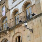 Fachada principal del Ayuntamiento de Covaleda.