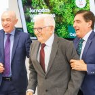 Domingo Barca, Juan Manuel Ruiz Liso y Carlos Martínez Izquierdo, en el anuncio del galardón otorgado al director de la FCCR.