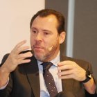 Óscar Puente, ministro de Transportes y Movilidad Sostenible, en el Club de Prensa de El Mundo de Castilla y León.