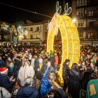 Familias y grupos celebran la nochevieja.