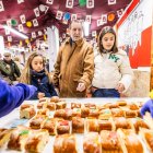 Una deliciosa merienda navideña compartida por decenas de vecinos