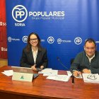 Los concejales del PP, Belén Izquierdo y Saturnino de Gregorio.