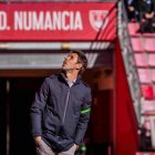 Aitor Calle mira para arriba de la tabla y ve en lo más alto a su Numancia, un liderato que quiere mantener ante el Fabril.