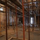 Interior de la iglesia en obras.
