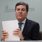 El consejero de Economía y Hacienda y portavoz, Carlos Fernández Carriedo, comparece en rueda de prensa posterior al Consejo de Gobierno.