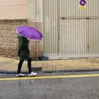 Los paraguas forman parte del paisaje de Soria en estos días de lluvias.