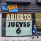 Cartel anunciador de la apertura de Lupa.